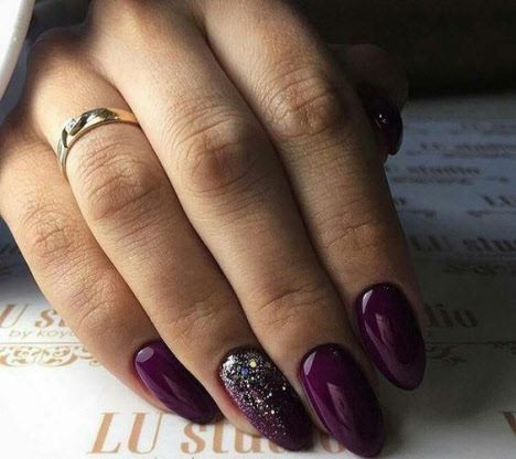 Темный маникюр 2020: фото новинки красивого дизайна ногтей на короткие и длинные ногти #16