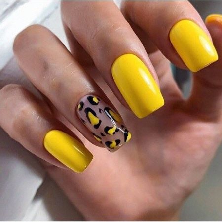 Желтый маникюр 2023: фото трендовых новинок дизайна на короткие и длинные ногти #18