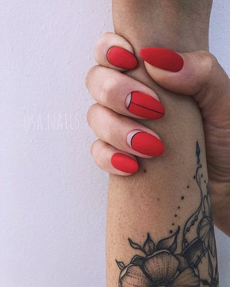 Красный дизайн ногтей 2021-2022: фото модного и стильного маникюра #91