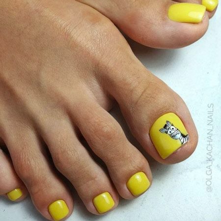 Желтый маникюр 2023: фото трендовых новинок дизайна на короткие и длинные ногти #45