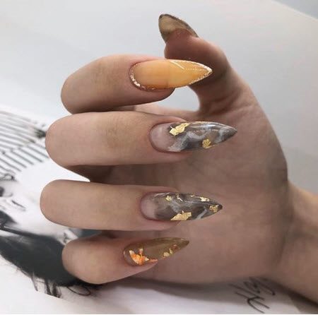 Маникюр с фольгой 2021-2022: модные новинки дизайна ногтей. Более 100 фото #75