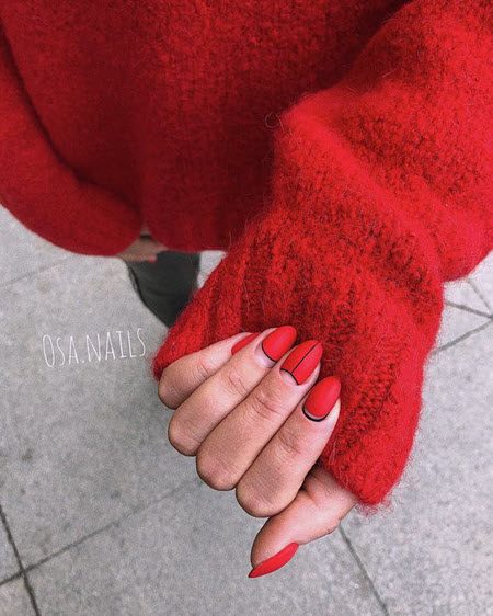 Красный дизайн ногтей 2021-2022: фото модного и стильного маникюра #92