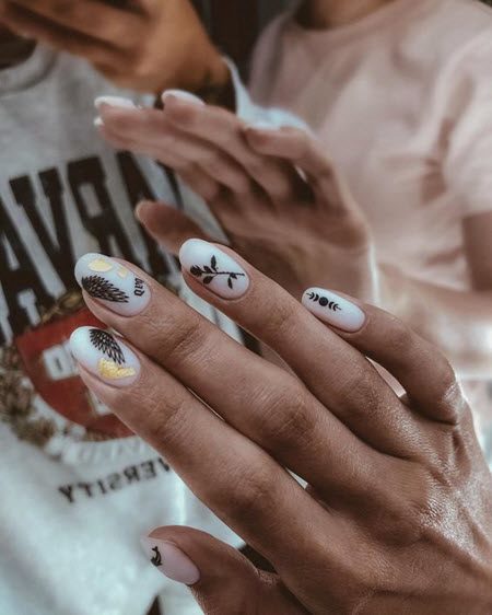 Модный дизайн ногтей 2021: более 200 фото новых тенденций и техник красивого маникюра #17
