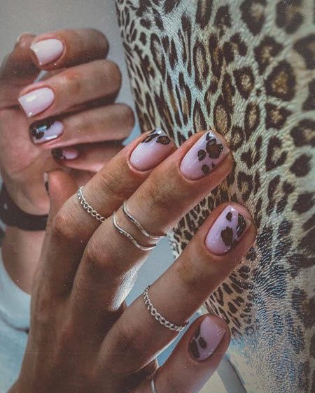 Дизайн ногтей гель-лаком 2021: фото модных тенденций красивого маникюра #68