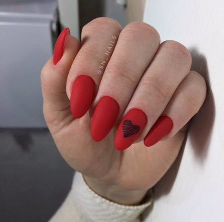 Красный дизайн ногтей 2021-2022: фото модного и стильного маникюра #65