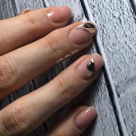 Новинка маникюра 2019-2020: техника слезы единорога или жидкий метал на ногтях. Фото модных и красивых сочетаний на короткие и длинные ногти #75