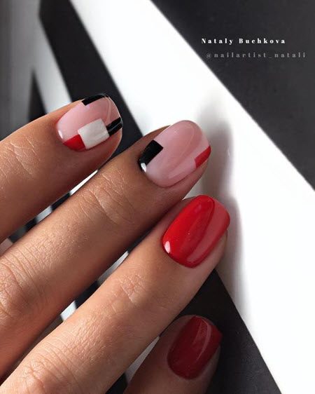 Красный дизайн ногтей 2021-2022: фото модного и стильного маникюра #88