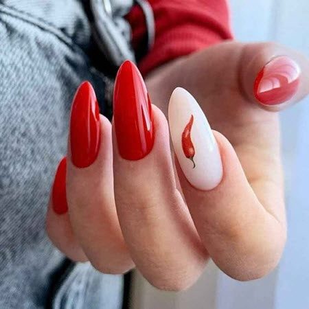 Красный дизайн ногтей 2021-2022: фото модного и стильного маникюра #18
