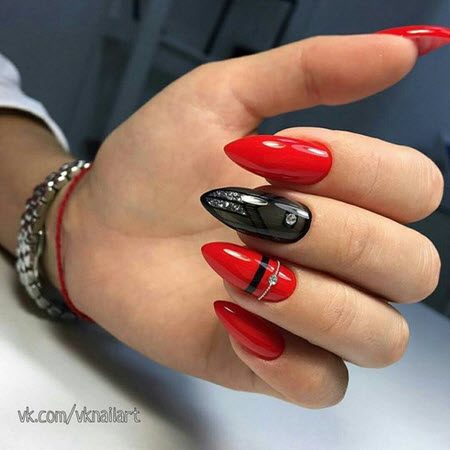 Красный дизайн ногтей 2021-2022: фото модного и стильного маникюра #90