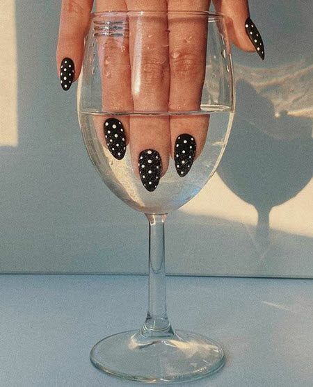Маникюр на овальные ногти 2021: актуальные фото новинки и модные тенденции дизайна ногтей #1