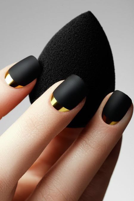 Темный маникюр 2021: новинки модного дизайна ногтей. Более 100 фото #95