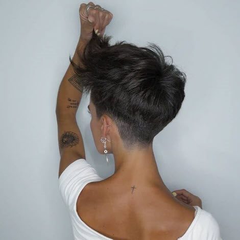Женские стрижки на короткие волосы 2020-2021. Более 100 фото модных и стильных стрижек #6