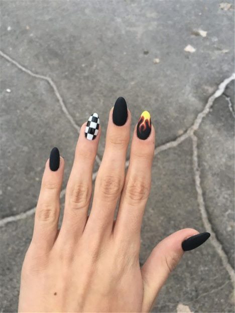 Темный маникюр 2020: фото новинки красивого дизайна ногтей на короткие и длинные ногти #92
