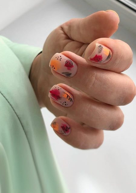 Дизайн ногтей гель-лаком 2021: фото модных тенденций красивого маникюра #46