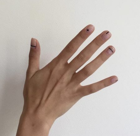 Маникюр на очень короткие ногти 2023: фото новинки красивого дизайна #8