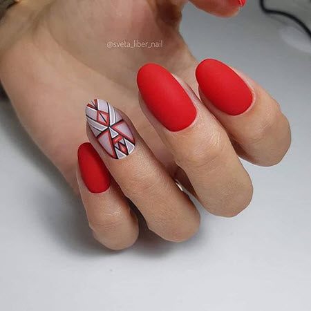 Красный дизайн ногтей 2021-2022: фото модного и стильного маникюра #11
