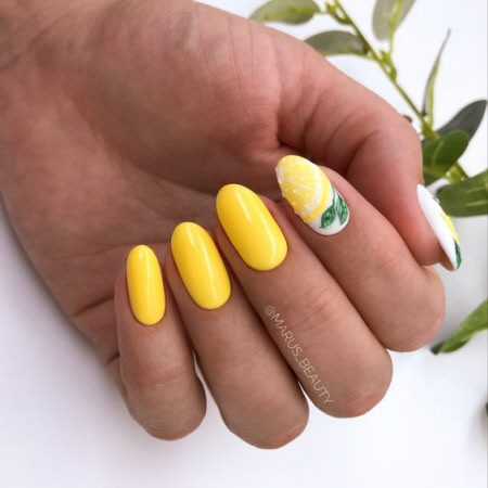 Желтый маникюр 2023: фото трендовых новинок дизайна на короткие и длинные ногти #50