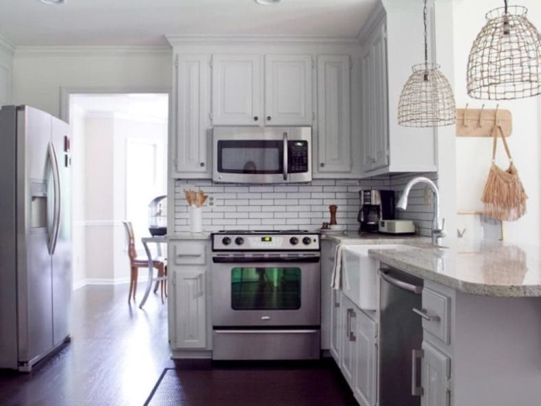Интерьер маленькой кухни — 100 фото идей оформления дизайна на маленькой кухне #36