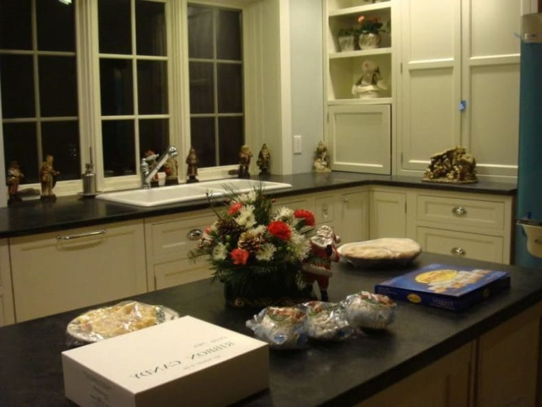 Угловые кухни — 100 фото интерьера кухни в современном стиле #130