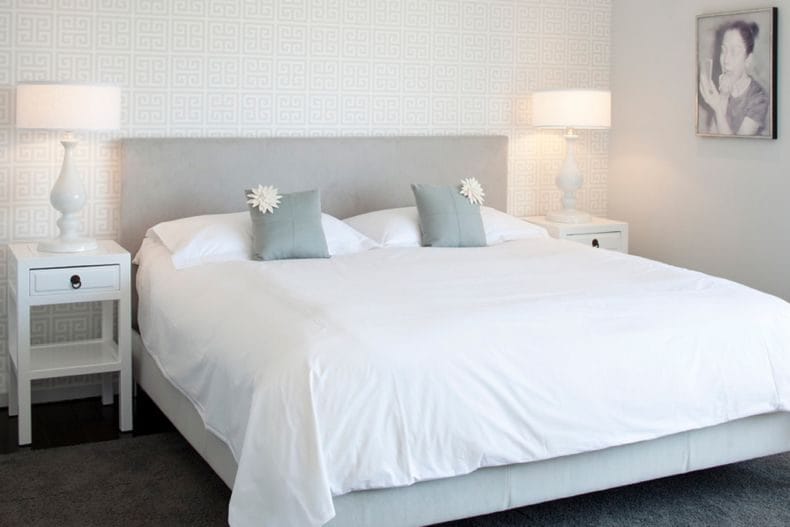 Белая спальня — стильный и комфортный дизайн спальной комнаты (120 фото) #11