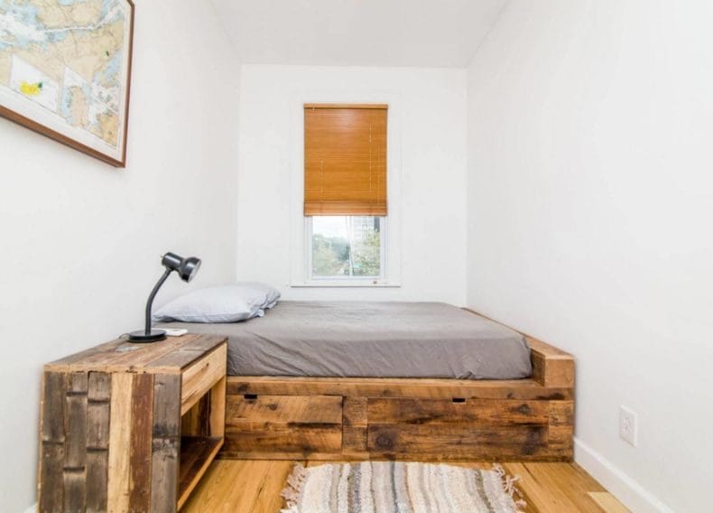 Дизайн маленькой спальни — 95 фото обустройства интерьера #47