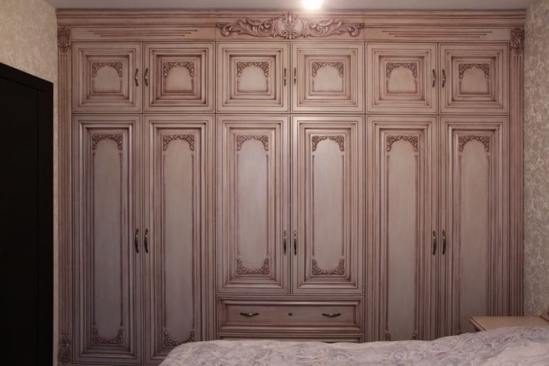 Шкаф в спальню — 100 фото идей лучших моделей в интерьере #141