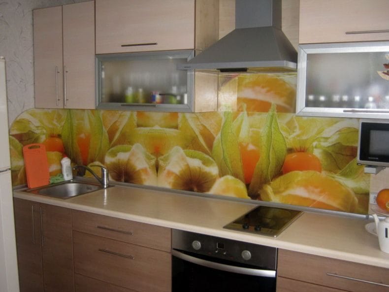 Скинали из стекла — 100 фото идей красивого оформления фартука на кухне #49
