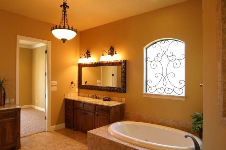 Светильники для ванной комнаты — фото модных тенденций яркого освещения в ванной #11