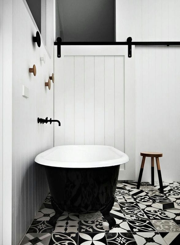 Черная ванная — фото как оформить стильный дизайн темного цвета для ванной комнтаы #4