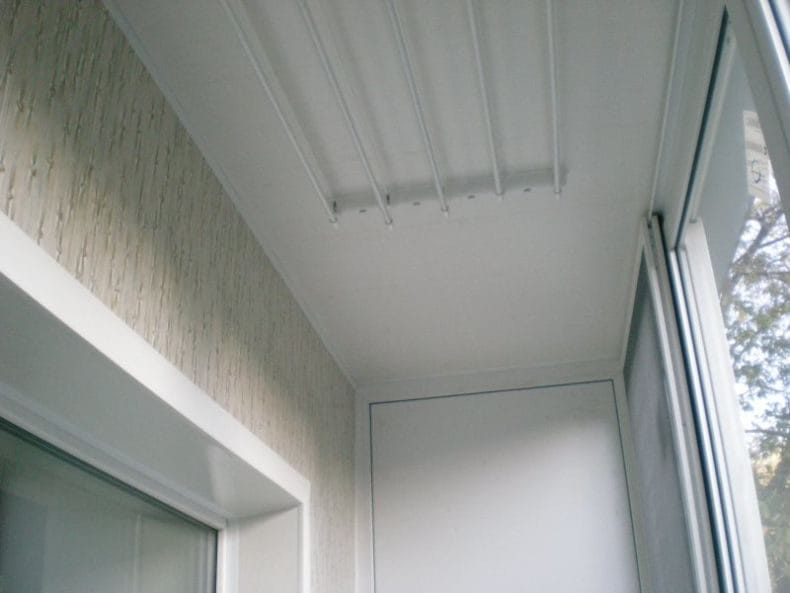 Потолок на балконе — фото лучших идей красиво оформленного потолка #24