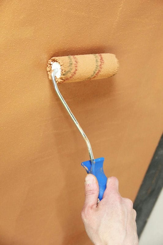 Как покрасить стены в квартире — простая пошаговая инструкция с фото (70 идей) #44