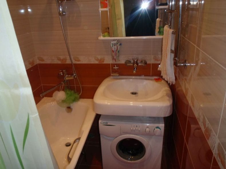 Ванная комната в хрущевке — фото лучших идей грамотного оформления интерьера ванной #40