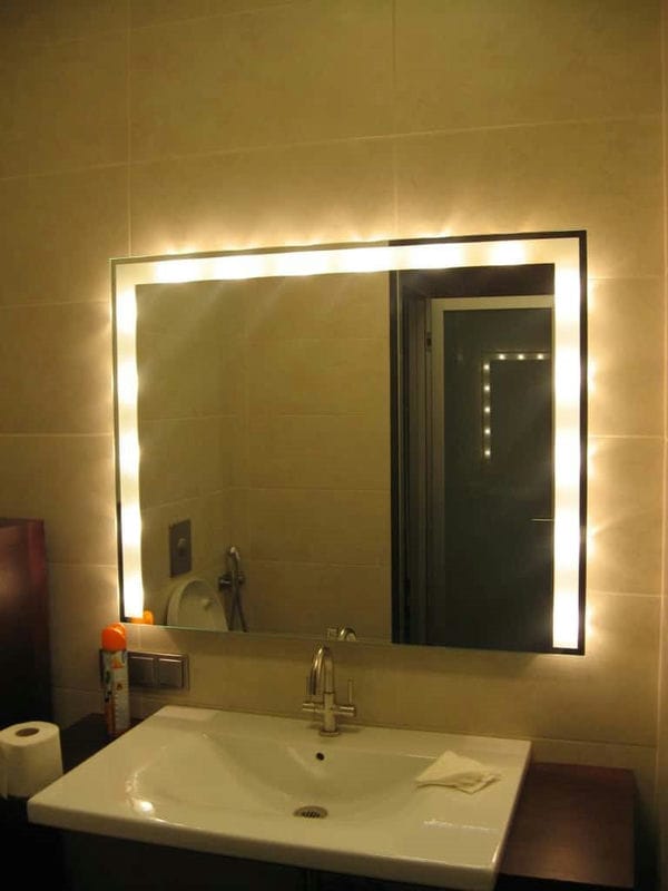 Зеркало в интерьере — фото красиво оформленного дизайна с зеркалом #40