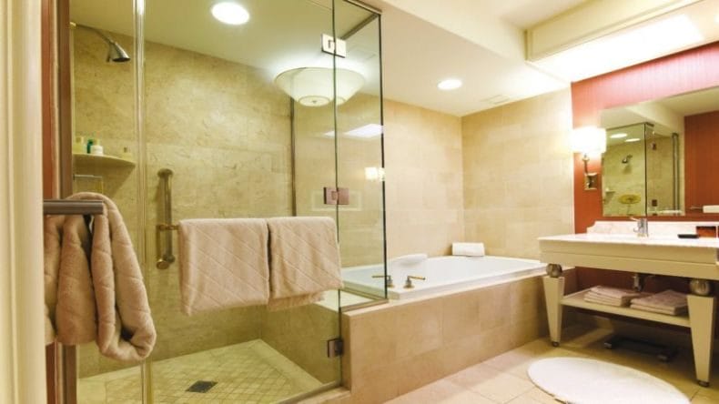 Светильники для ванной комнаты — фото модных тенденций яркого освещения в ванной #3