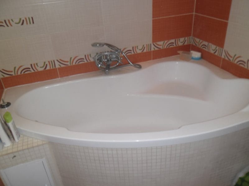 Угловая ванная: фото обзор, преимущества, виды и характеристики #4