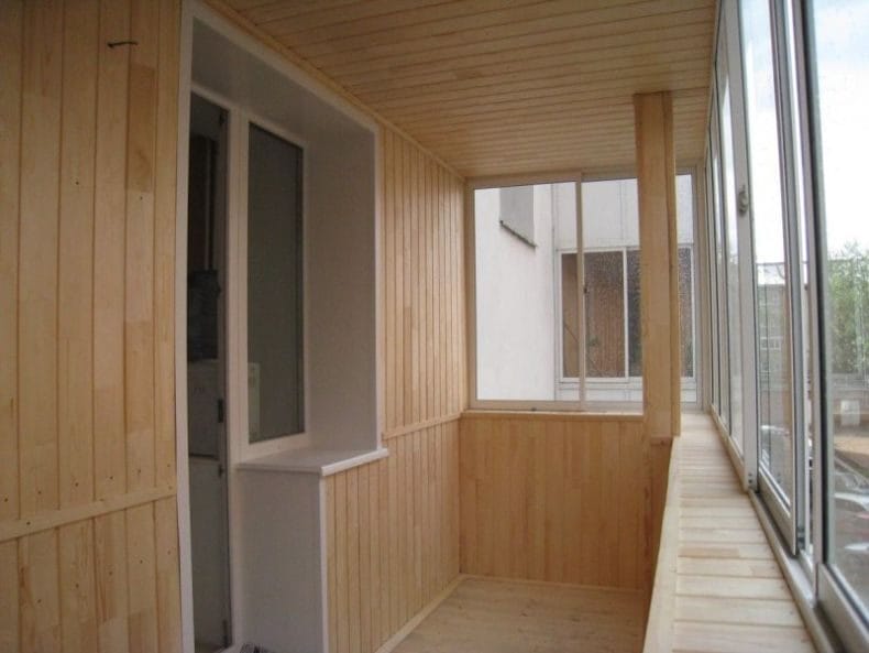 Фото балкона с отделкой внутри и шкафом фото
