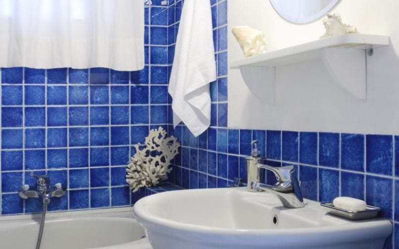 Ванная комната в хрущевке — фото лучших идей грамотного оформления интерьера ванной #34