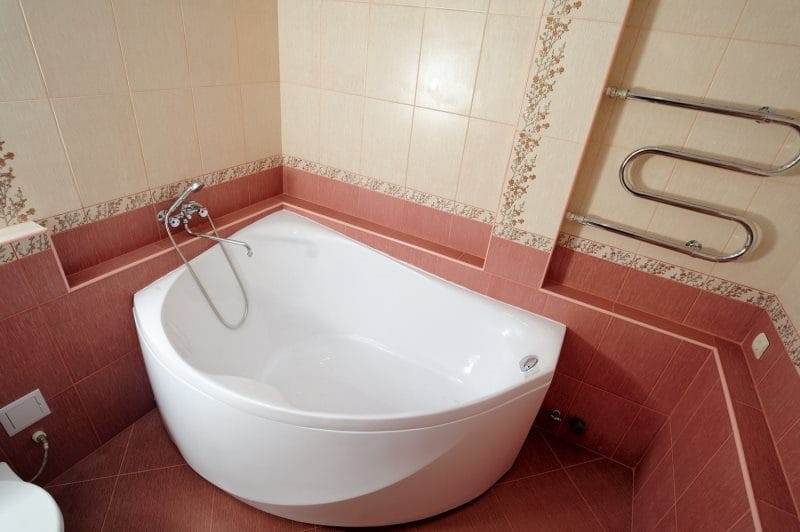 Угловая ванная: фото обзор, преимущества, виды и характеристики #35