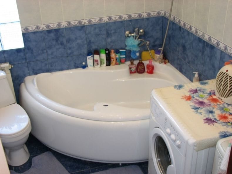 Ванная комната в хрущевке — фото лучших идей грамотного оформления интерьера ванной #3