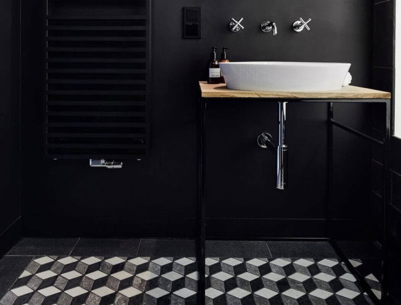 Черная ванная — фото как оформить стильный дизайн темного цвета для ванной комнтаы #32
