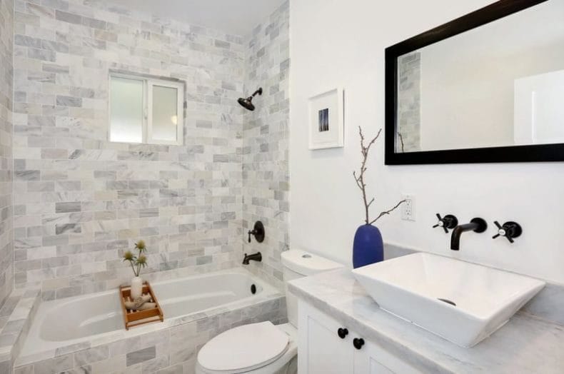 Маленькая ванная комната — фото лучших идей визуального увеличения ванной #15