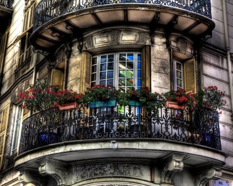 Французский балкон — элегантность с изюминкой в интерьере балкона (50 фото идей) #3