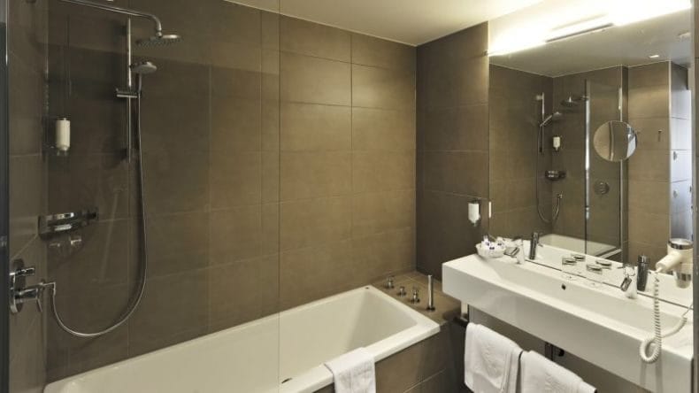 Ванная комната в хрущевке — фото лучших идей грамотного оформления интерьера ванной #39