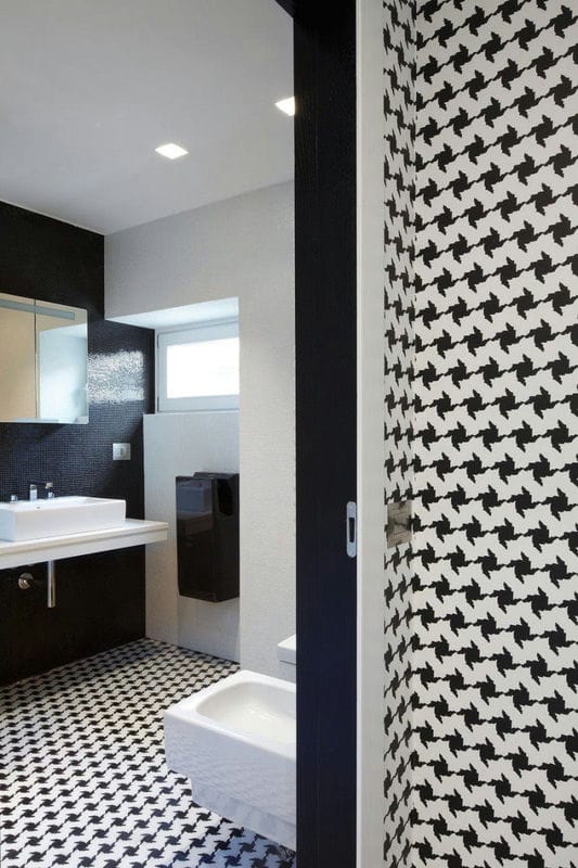 Черная ванная — фото как оформить стильный дизайн темного цвета для ванной комнтаы #42