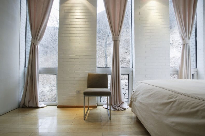 Ночные шторы в интерьере — 100 фото идей идеального оформления #17