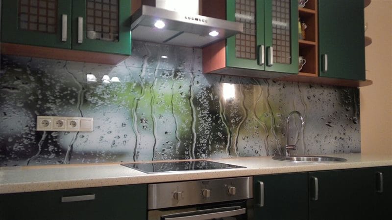 Скинали из стекла — 100 фото идей красивого оформления фартука на кухне #16