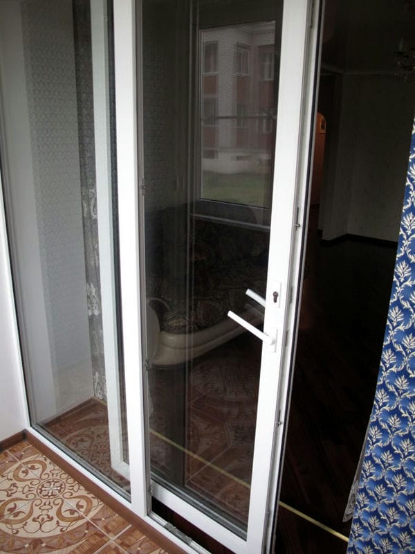 Двери на балкон — преимущества современных моделей, фото, секреты дизайнеров #23