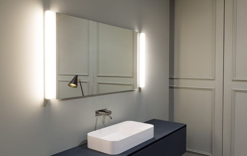 Светильники для ванной комнаты — фото модных тенденций яркого освещения в ванной #50