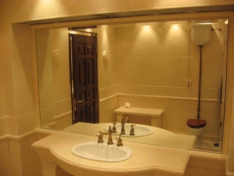 Светильники для ванной комнаты — фото модных тенденций яркого освещения в ванной #51