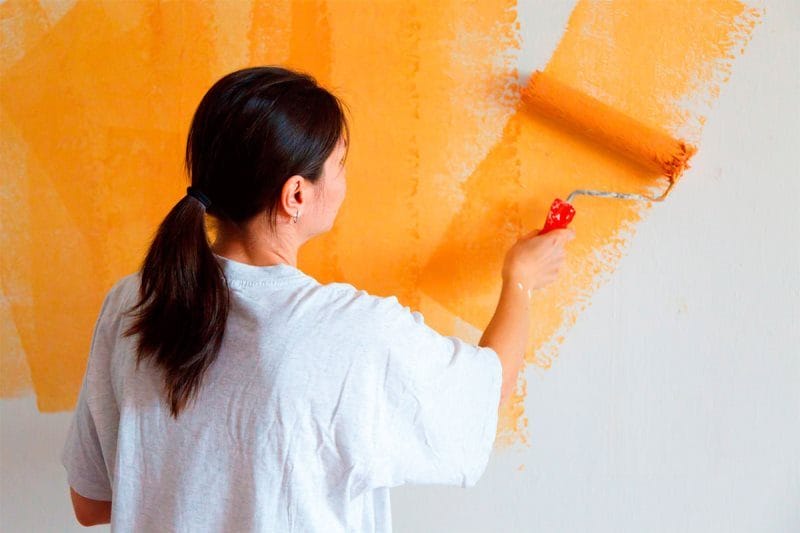 Как покрасить стены в квартире — простая пошаговая инструкция с фото (70 идей) #23